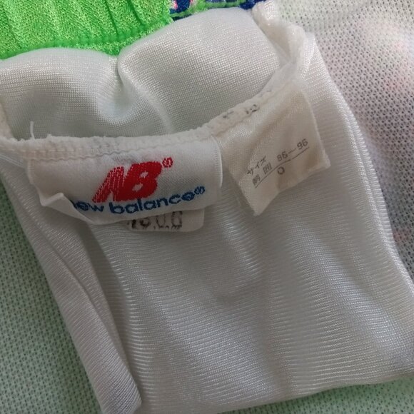 NWOT NEW BALANCE RUNNING SHORTS LIME GREEN WITH SIDE ACCENTS, ASIAN SIZE "O" - Picture 5 of 8